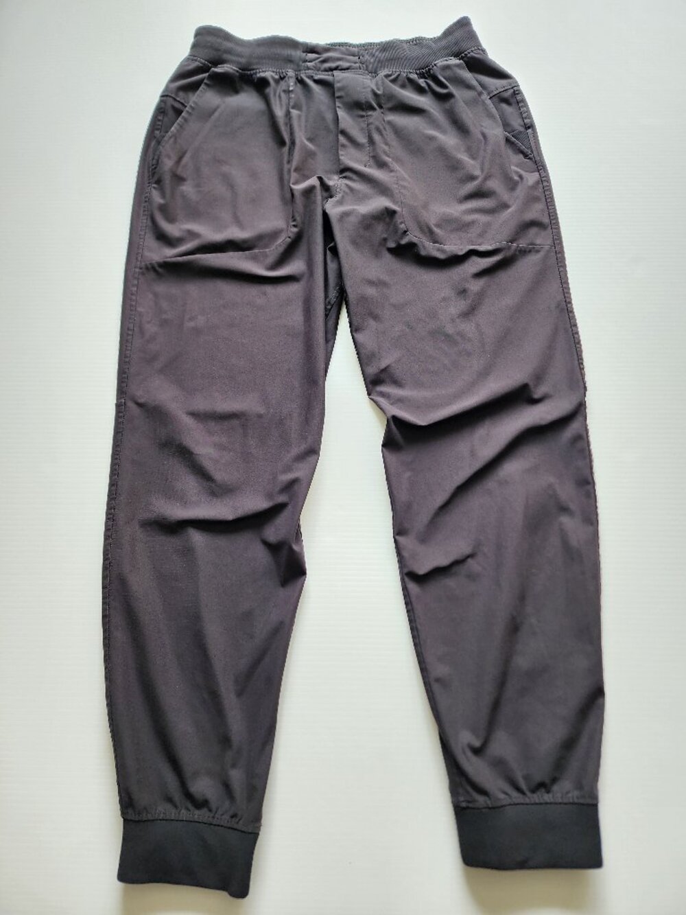 Lululemon ABC Jogger Shorter 28in inseam Dark grey Obsidian size Large